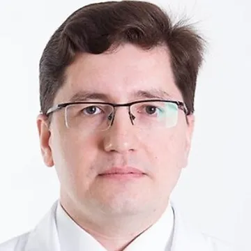 Аминов Владислав Вадимович: Кардиохирург.